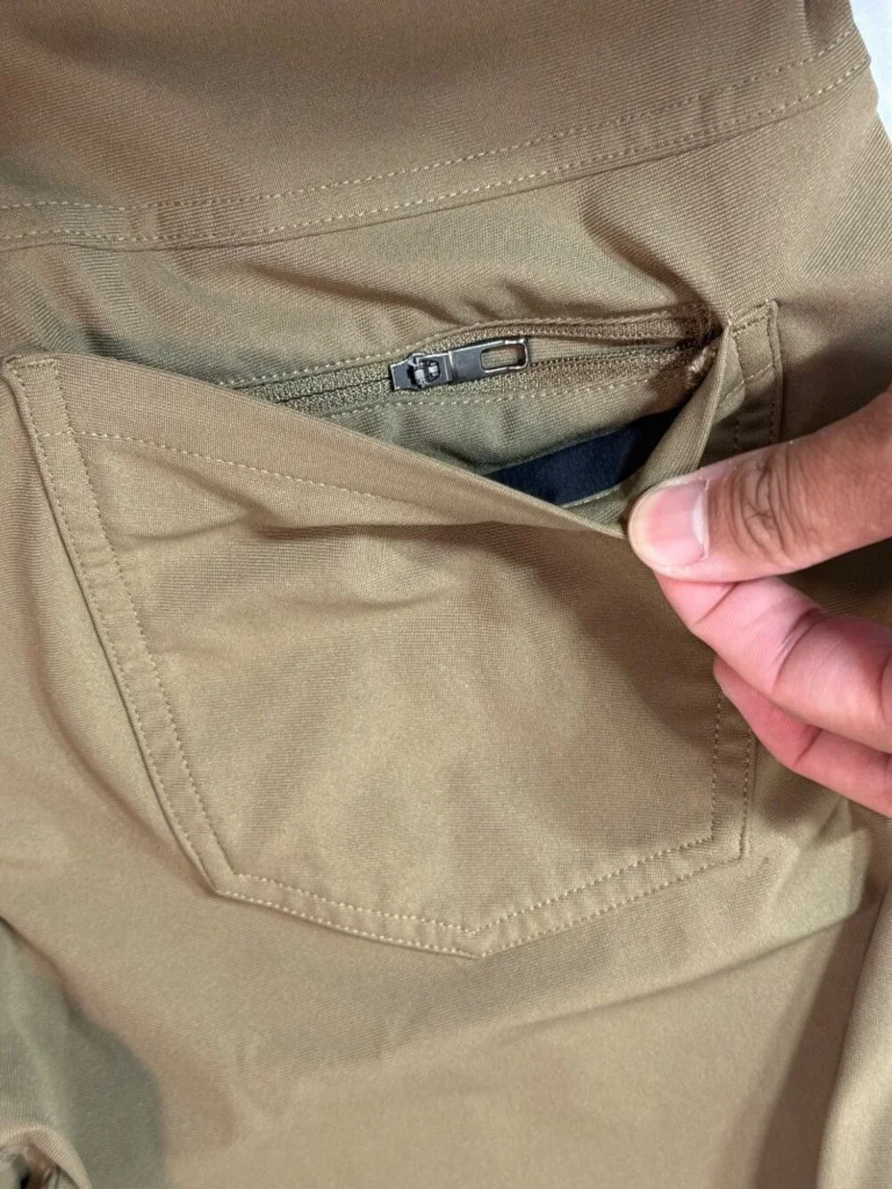 Lululemon Pants Mens 31x32 Tan Khaki ABC Classic Fit Warpstreme LM5426S